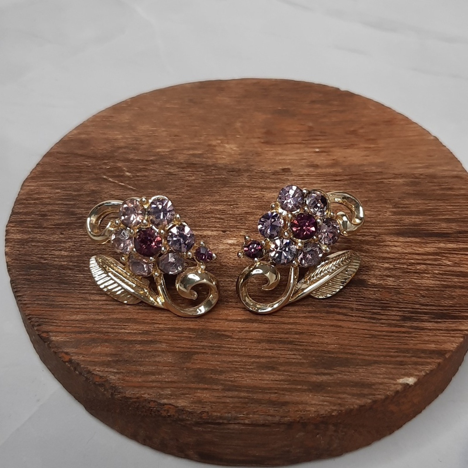 Vintage Coro Floral Earrings Purple Hues Screw Backs 20$